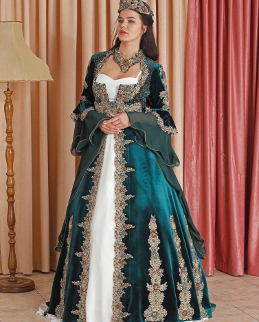 Square Collar Green Cyrsytal Beaded Velvet Caftan Enb-129