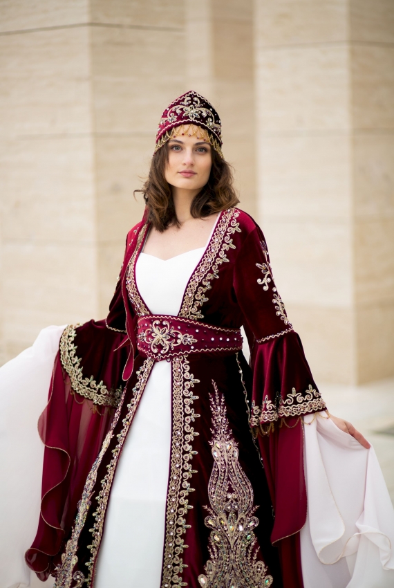 قفطان أرجواني كم قفطان    قفطان أرجواني كم قفطان